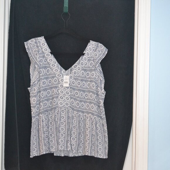 NEW LOFT WOMEN MEDALLION V-NECK FLUTTER SLEEVELESS BLOUSE, SIZE LARGE . - Picture 1 of 4